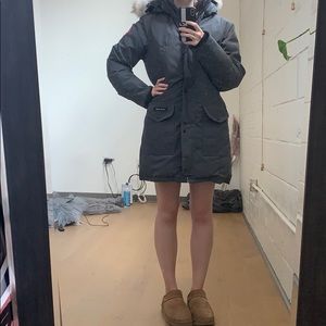 Great condition Canada Goose Trillium in grey
